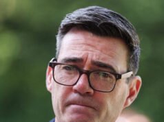 Il Primo Ministro Burnham si sta già scusando per un momento hot al microfono