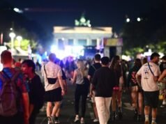 Furgone travolto dalla folla del Pride Parade a Berlino, un morto, 16 feriti