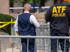 Sospetto in custodia dopo che un dispositivo si è incendiato fuori dalla Federal Plaza a New York
