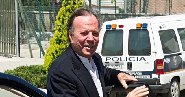Grammy-Winning-Singer-Julio-Iglesias-640x335.jpg