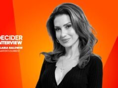 Hilaria Baldwin prende in giro l’apparizione del marito Alec Baldwin in “Nation’s Dumbest”: “Vuole essere coinvolto in ogni singola cosa che faccio”