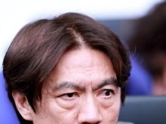 L’allenatore di calcio della Corea del Sud caduto in disgrazia fugge negli Stati Uniti tra minacce di morte e folle inferocite