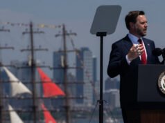 JD Vance invita gli americani a “rifiutare la visione” che vede “solo” i peccati degli Stati Uniti “ma non la sua grazia e grandezza”