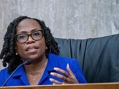 Il giudice Ketanji Brown Jackson denuncia la decisione dello SCOTUS sull’atleta trans