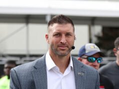 Tim Tebow emerge da ESPN Bloodbath con un nuovo contratto