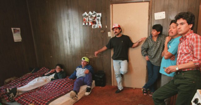 Multiple-Migrant-Workers-in-a-One-Bedroom-640x335.jpeg