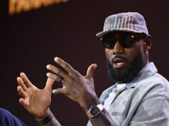 Pubblica, quindi elimina, collega al video della conferenza stampa introduttiva di LeBron James