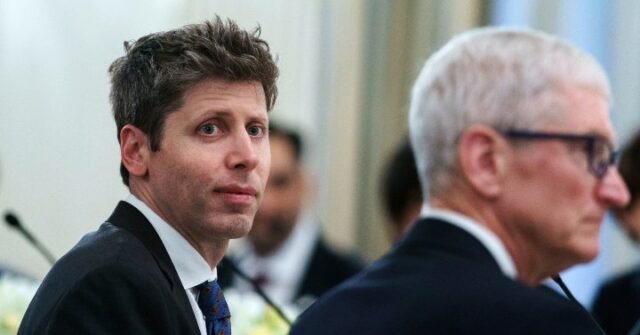 Sam-Altman-and-Tim-Apple-640x335.jpg