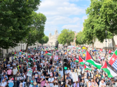 Migliaia di persone si sono radunate a Londra a sostegno di Gaza, chiedendo al nuovo Primo Ministro di agire