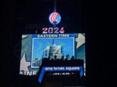 Il pallone di Times Square a New York cade 8 volte per il 250esimo anniversario dell’America