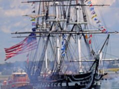La USS Constitution salpa nel porto di Boston per celebrare l’America 250