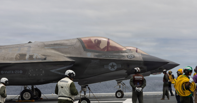 VMFA-211-executes-flight-operations-aboard-USS-Makin-Island-640x335.png