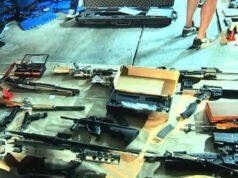 Cauzione di $ 500.000 per il presunto assassino di massa che passa a una donna