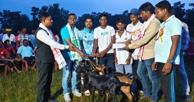 Winning-team-with-Khasi-1784613553.jpg