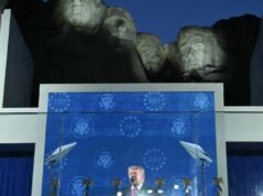 Trump elogia l’esercito e si scaglia contro il comunismo nel discorso per il 250° anniversario degli Stati Uniti