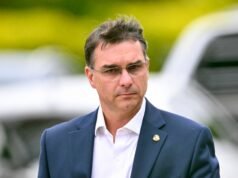 Flavio Bolsonaro chiede a Trump di rinviare i dazi sul Brasile fino a dopo le elezioni