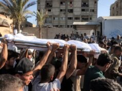 Gli attacchi israeliani a Gaza uccidono 10 persone in 24 ore nonostante il “cessate il fuoco”