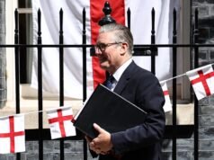 Starmer saluta i parlamentari come Primo Ministro britannico e si impegna a sostenere il suo successore