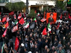 Il leader supremo dell’Iran mette in guardia da “lezioni indimenticabili” se gli attacchi statunitensi dovessero continuare