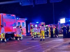 Un morto, 14 feriti mentre un’auto colpisce la folla durante un evento LGBTQ a Berlino