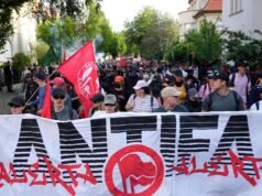 Migliaia di persone protestano in Germania mentre il partito di estrema destra AfD si riunisce