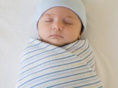 FOTO: Coppia texana che ha adottato due fratelli sorpresi da un bambino “miracoloso” Giorni dopo: “I tempi di Dio sono i tempi di Dio”