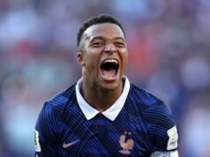 “Spregevole”: Macron sostiene Mbappé dopo che il capitano del calcio francese ha condannato il razzismo