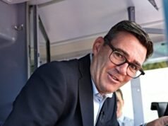 Il nuovo primo ministro britannico Burnham lascia Londra e inizia a lavorare da casa, promessa