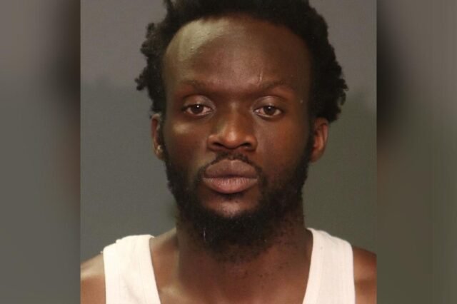 Pervertito di New York, 35 anni, arrestato per essersi esposto a una ragazza di 8 anni durante una disgustosa invasione domestica: poliziotti Pervertito di New York, 35 anni, arrestato per essersi esposto a una ragazza di 8 anni durante una disgustosa invasione domestica: poliziotti