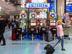 Un fortunato viaggiatore vince un jackpot da 3,3 milioni di dollari alla slot machine “Ruota della fortuna” dell’aeroporto di Las Vegas