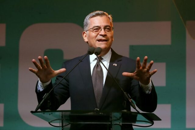 Xavier Becerra deve dire la verità sui bambini perduti