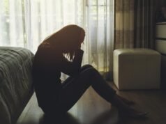 Cara Abby: mia madre ha seppellito segretamente le ceneri di mio padre e mi ha escluso dal suo ultimo addio