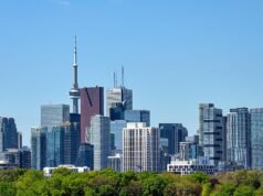 La polizia di Toronto indaga su spari e atti vandalici contro una catena di panifici di proprietà ebraica