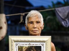 Il profumo persistente della tragedia: una famiglia piange per Cake, l’adolescente ucciso nel presunto omicidio della valigia di Pattaya