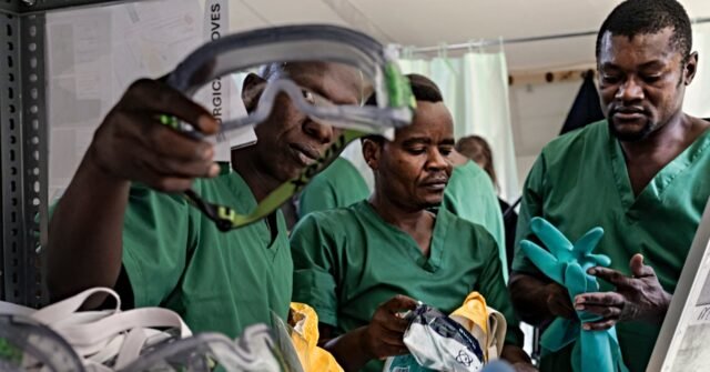 L’epidemia di Ebola con la crescita più rapida della storia inonda il Congo mentre il bilancio delle vittime raggiunge oltre 1.500 L’epidemia di Ebola con la crescita più rapida della storia inonda il Congo mentre il bilancio delle vittime raggiunge oltre 1.500
