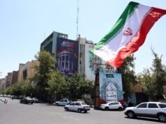 Gli Stati Uniti organizzano la sesta notte consecutiva di attacchi mentre l’Iran avverte di una guerra più ampia