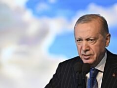 Erdogan fa arrestare il comico turco per aver “insultato” lui e l’Islam