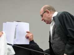 La Corte ascolta i migranti cinesi in Germania che hanno condiviso consigli sullo stupro