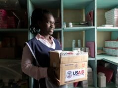 I tagli ai finanziamenti statunitensi infliggono un duro colpo al trattamento globale dell’HIV: rapporto