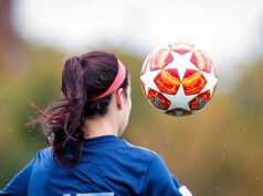 Causa legale che sfida il divieto dell’Arizona sui ragazzi negli sport femminili