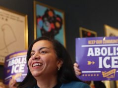 La deputata democratica Mejia si sottrae se pensa che sia giusto deportare persone con ordini di espulsione