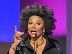 L’attrice Jenifer Lewis sostiene che i bianchi stanno uccidendo i bambini neri