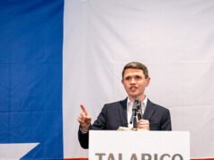 Report: James Talarico ha filmato mentre guidava un camion a noleggio nella campagna pubblicitaria “Real Texan”.
