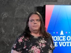 Trans Dem Senate Hopeful ha usato una falsa foto AI per vendere memorie