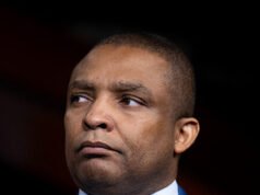 Il vulnerabile democratico NC viene colpito dalle brutali recensioni anonime dell’ufficio