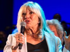 Nancy Sinatra chiede di “eliminare tutte le armi” dopo una “sparatoria di massa” che non è stata una sparatoria di massa