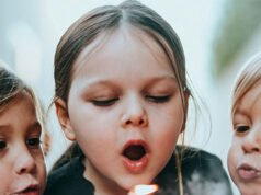 I vicini del Wyoming salvano la festa di compleanno del bambino quando gli ospiti annullano