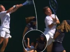 Scena spaventosa a Wimbledon quando la stella del doppio Demi Schuurs si scontra con la raccattapalle