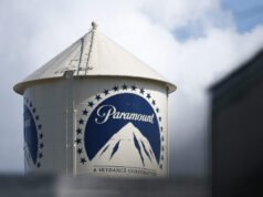 Il giudice sospende la fusione tra Paramount e Warner Bros. dopo che dozzine di democratici hanno fatto causa