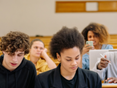 La Corte Federale blocca il divieto della Florida di indottrinamento con CRT nei college